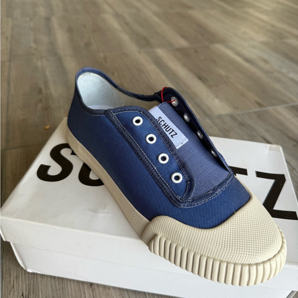 Schutz Blue Jean Canvas Sneakers - Fechado Salto Rasteiro size 10 women’s NWB